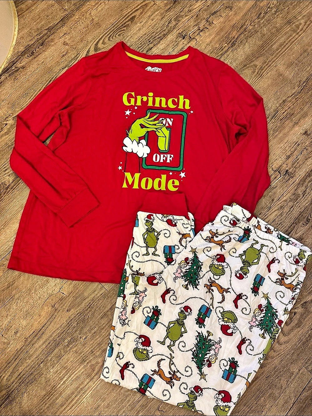 The Grinch Mode Pajama Set in Red & White XL Like New